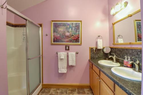 2 Bed 2 Bath Vacation home in Whittier V in Whittier, USA