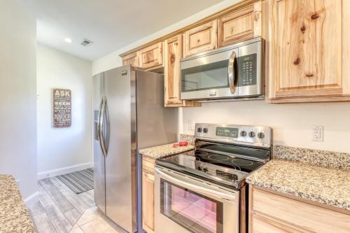 2 Bed 2 Bath Vacation home in Whittier III in Whittier, USA