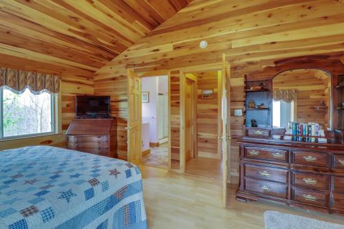 2 Bed 2 Bath Vacation home in Whittier V in Whittier, USA
