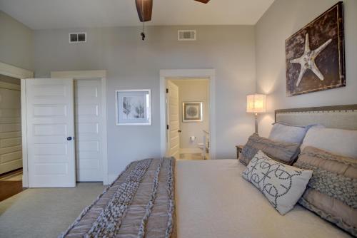 3 Bed 3 Bath Apartment in Redfish Village - image 2