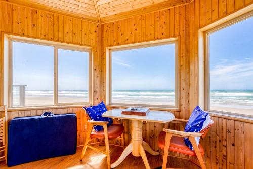 2 Bed 2 Bath Vacation home in Rockaway Beach - image 2