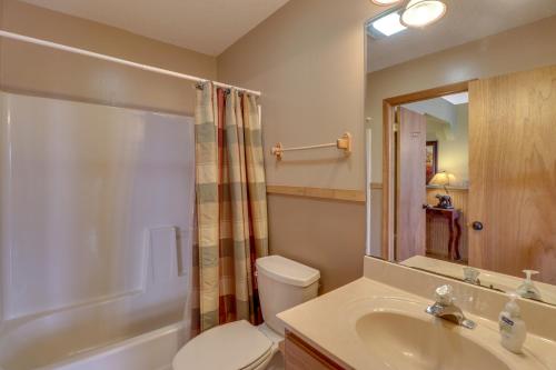 3 Bed 3 Bath Vacation home in Sylva - image 8