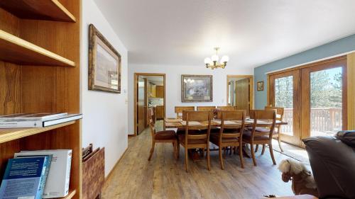 2 Bed 2 Bath Vacation home in Estes Park - image 6