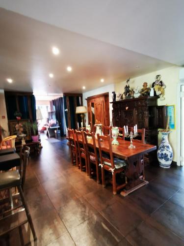 ห้องอาหาร, Hotel bar b'rock in กาเกส์