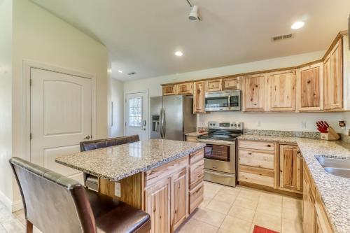 2 Bed 2 Bath Vacation home in Whittier III in Whittier, USA