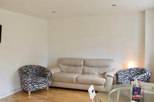 Modern 2 Bedroom Apartment With Parking, , Edinburgh and the Lothians