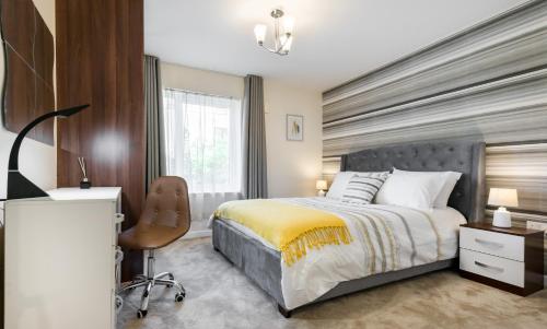 Fortified Luxury Apartment - image 4