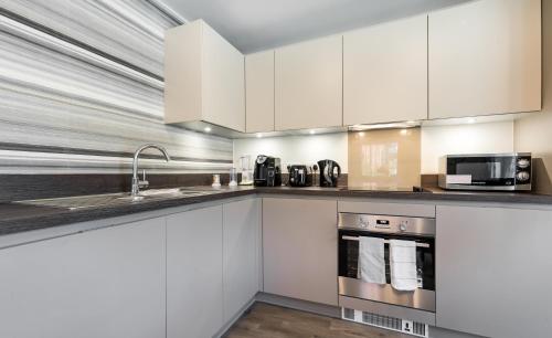 Fortified Luxury Apartment - image 9