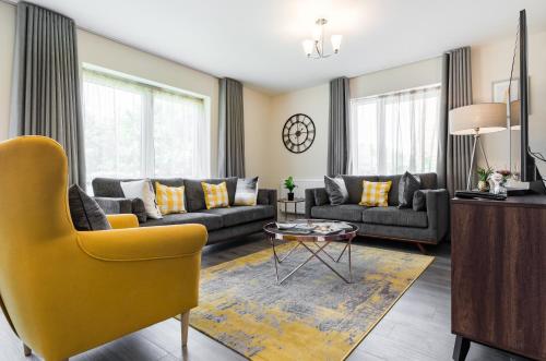 Fortified Luxury Apartment - image 7