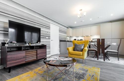 Fortified Luxury Apartment - 채텀