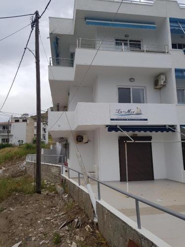  LaMer seaside apartments in Charaki