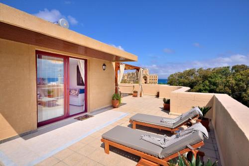 CENTER Penthouse - MEDIEVAL Town 10'- BEACH 2'