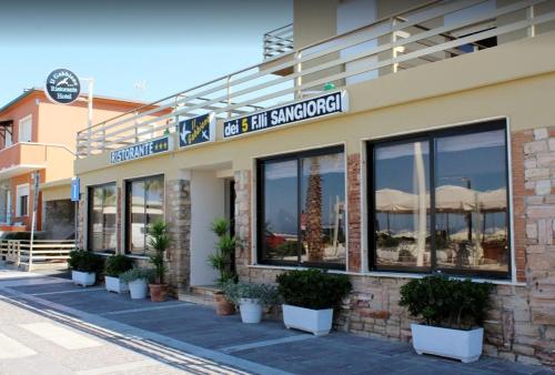 Exterior view of Hotel Ristorante Il Gabbiano