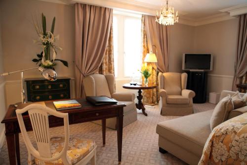 Junior Suite with City View