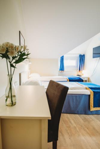Economy Hotel - image 7