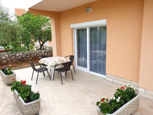 One-Bedroom Apartment image 10