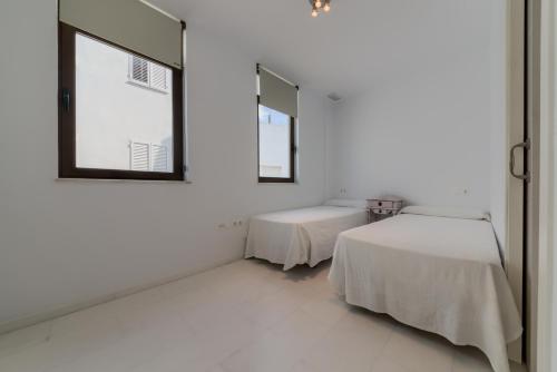 Apartamentos Villas Flamenco Rentals - image 3