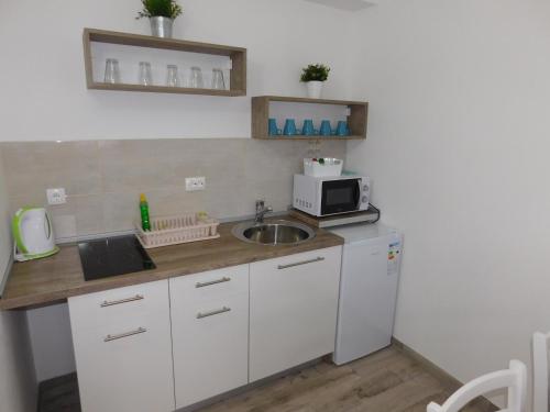 Guesthouse Sara - image 8