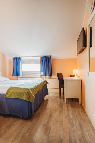Economy Hotel - image 13