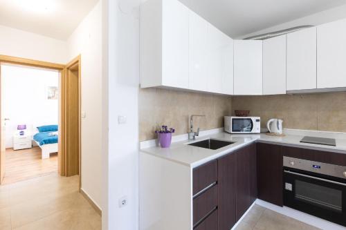 One-Bedroom Apartment with Balcony image 10