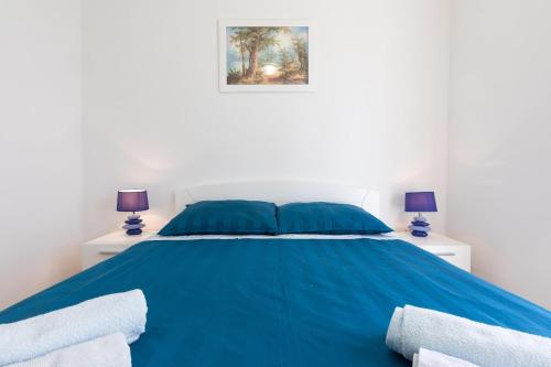 One-Bedroom Apartment with Balcony