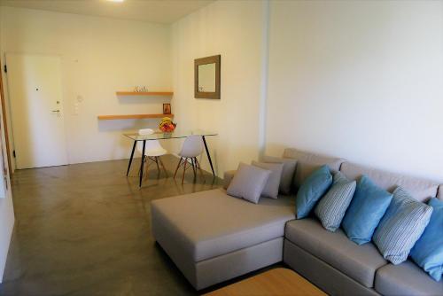 Deluxe Apartment in Vouliagmeni 3