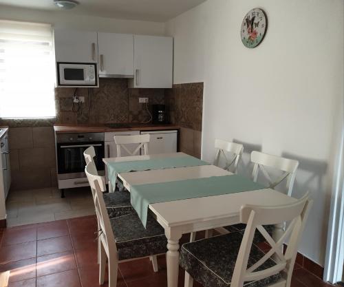 Adri Apartman - image 14