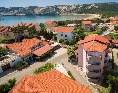  Apartments Kanizaj in Lopar