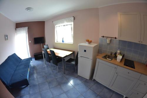  Apartments Kanizaj in Lopar