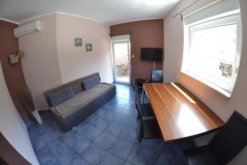  Apartments Kanizaj in Lopar