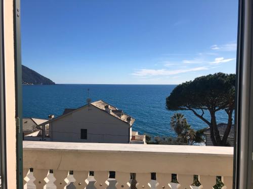 Camera tripla, balcone