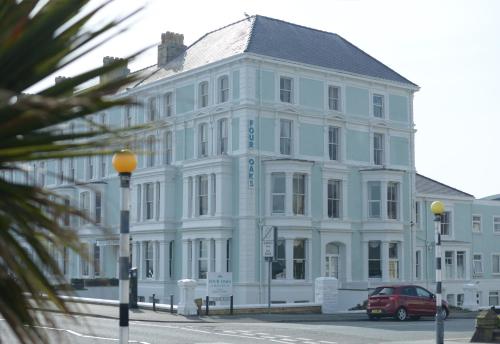 Four Oaks Hotel - main image