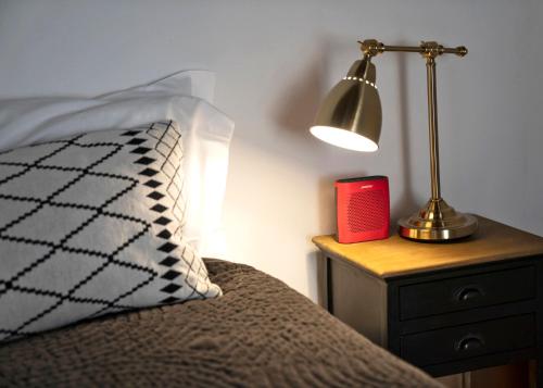 Best Location w/ Breathtaking Views Chic Palace - image 2