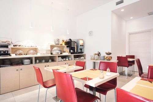 ห้องส่วนกลางสำหรับนั่งเล่น/ดูทีวี, โรงแรมเด เซตเต (Hotel Dei Sette) in วาสโต