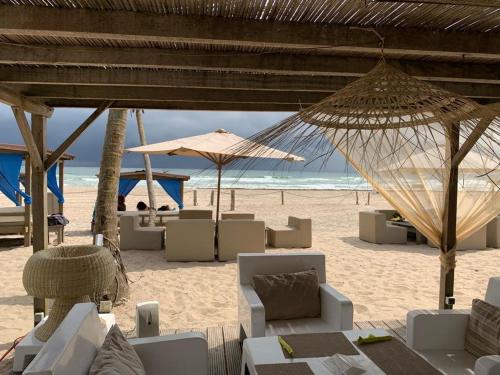 Bar/ Salón, Hotel Coucoue Lodge in Assinie