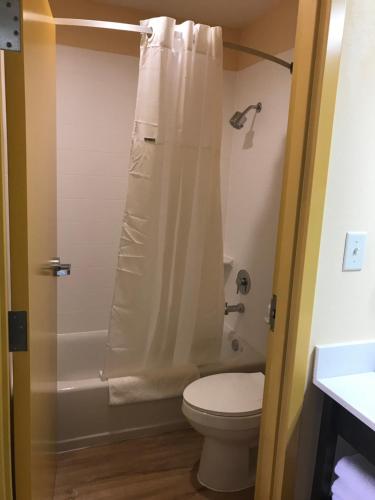 Days Inn by Wyndham Batesville - image 14