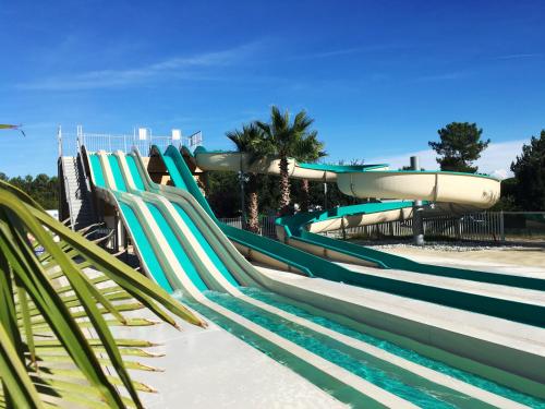 水上樂園, Mobilhome Côte Landaise Les Dunes de Contis 4 (Mobilhome Cote Landaise Les Dunes de Contis 4) in 博恩地區聖於連