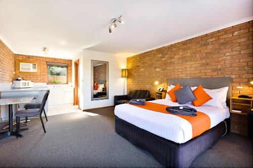 2 bedrooms, 3 beds