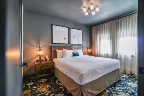 เดอะ สเตลลา โฮเต็ล แอนด์ บอลรูม (The Stella Hotel and Ballroom) in เคโนชา (WI)