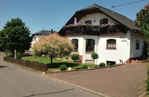 B&B Geisfeld - Haus Bärbel - Bed and Breakfast Geisfeld