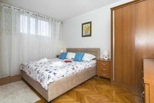 Apartments with WiFi Split - 15862, Split (photo 8)