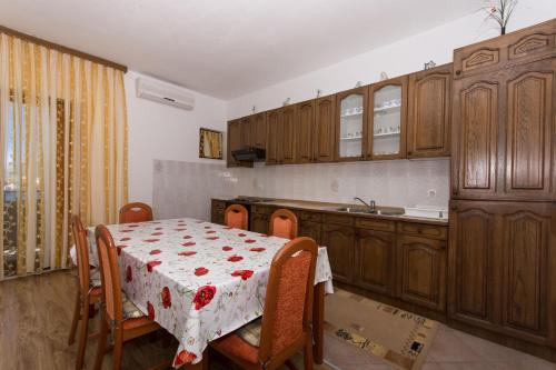 Apartment Ljube - image 3
