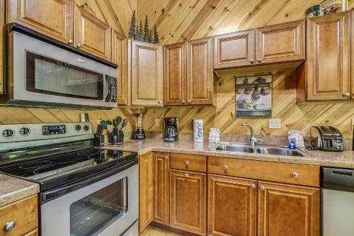 Smoky Mountain Escape Cabin - main image