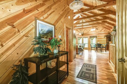 Smoky Mountain Escape Cabin - image 7