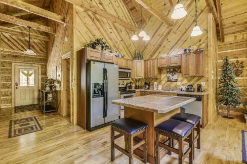 Smoky Mountain Escape Cabin - image 9