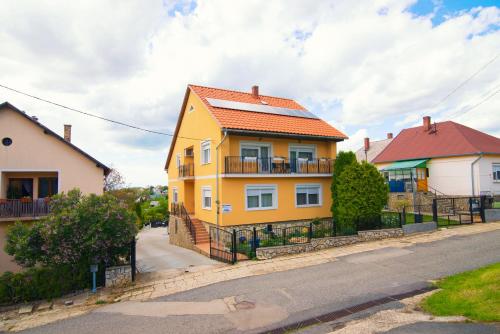 Exterior view, Oskarszt apartman in Úrkút