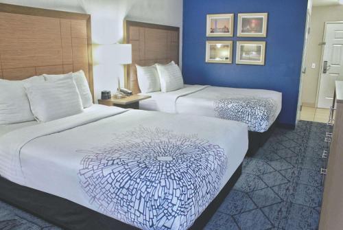 La Quinta Inn & Suites by Wyndham NE Long Beach/Cypress