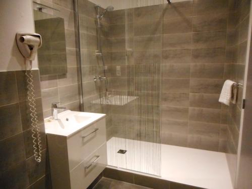 Logis Hotel Relais Paris Bale - Restaurant La Mangeoire in Montieramey