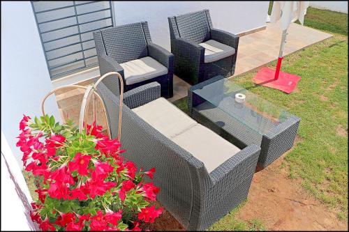 Chalet Chaparrillo con piscina - image 2