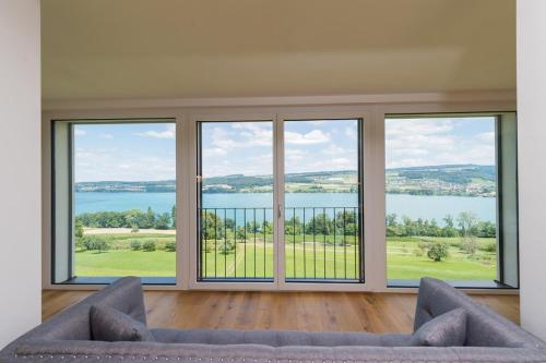 Three Bedroom Apartment with Lake View